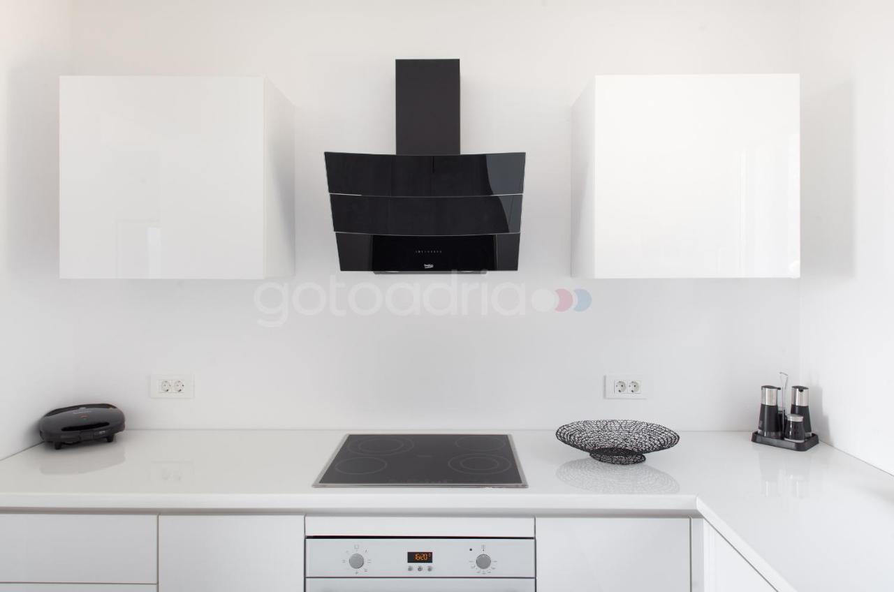 Luxury Apartment Sofia -Free Beach Parking Makarska Exterior foto